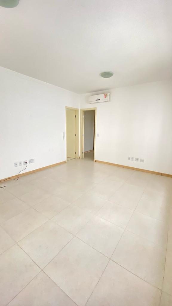 Sala ampla do apartamento no Bairro Medicina, Pouso Alegre